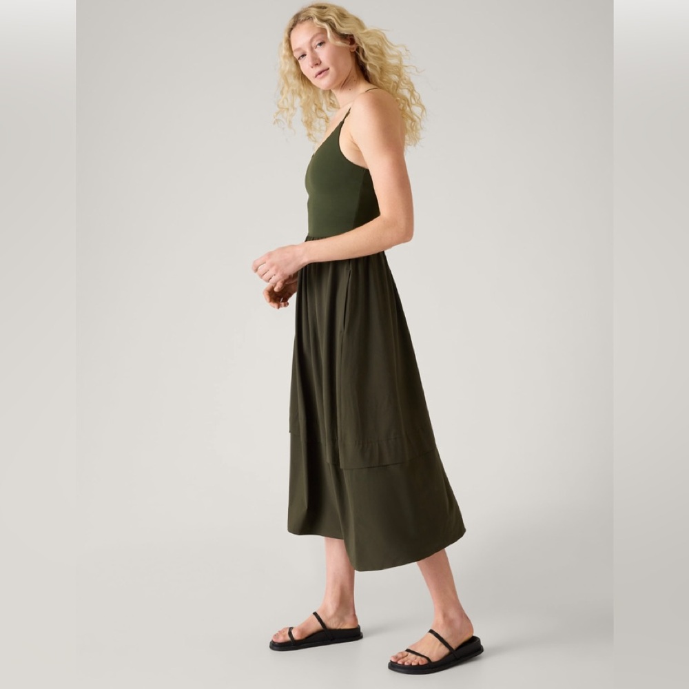NWT Athleta Elation V Neck Hybrid Dress. Aspen 🌳 Olive   Large